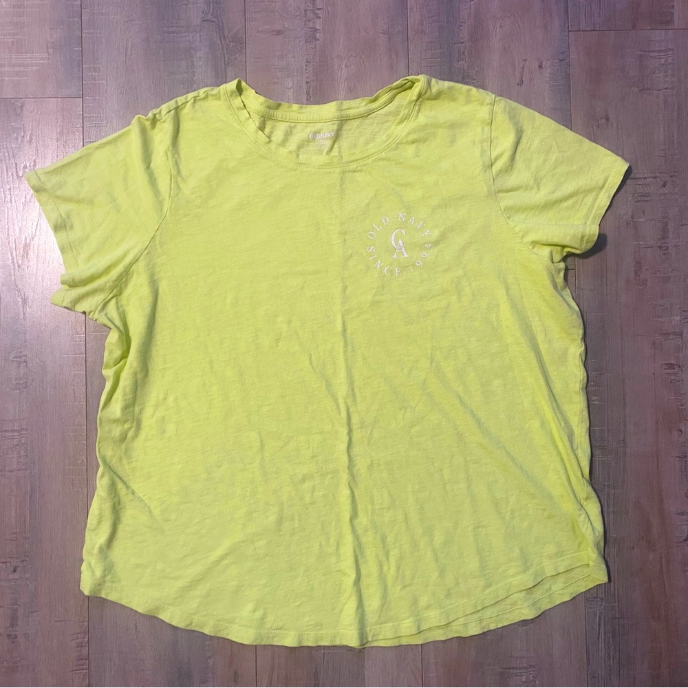 OLD NAVY T-SHIRT. NWOT